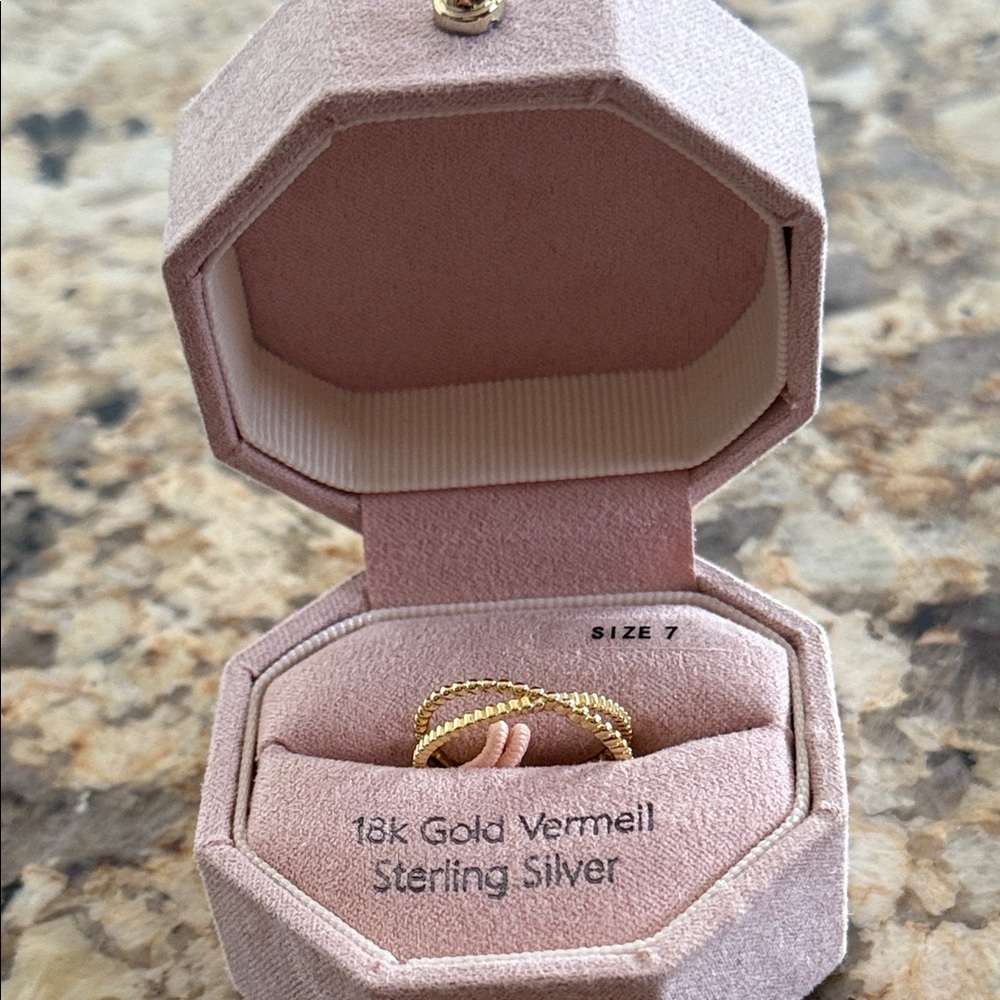 Gold Ring

Size 7